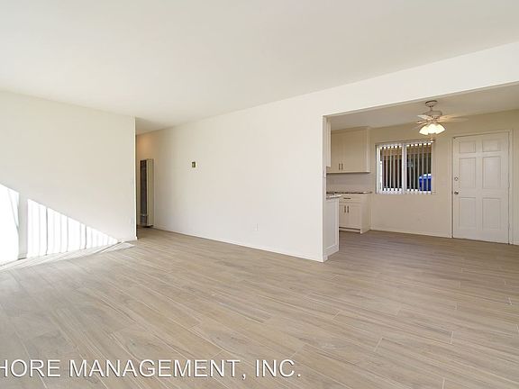 5th image of 3869 Riviera Dr APT A