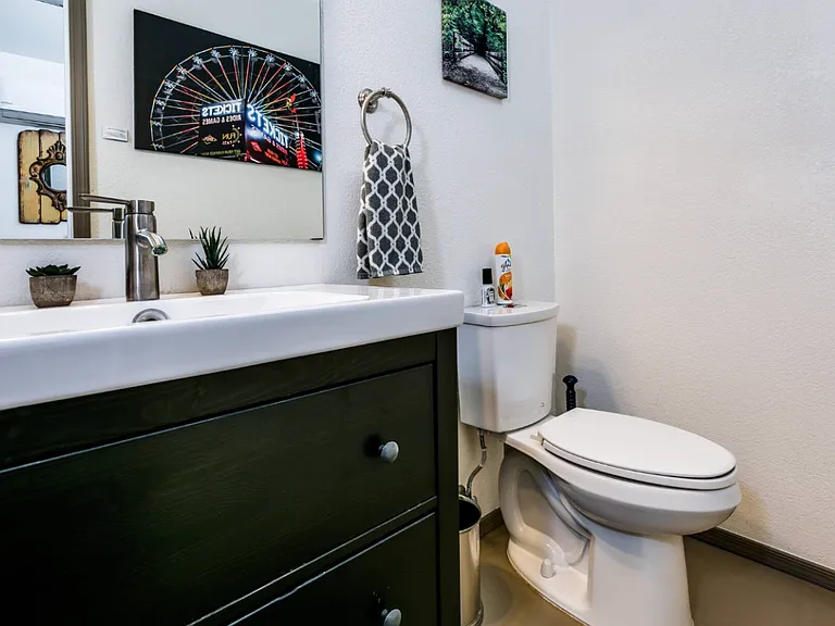 Casita bathroom (not furnished)