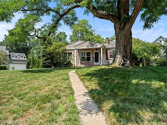 3rd image of 2353 Chestnut Blvd