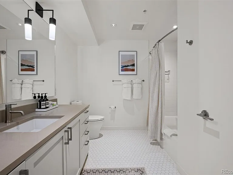 1750 Wewatta St #901 — Photo 3