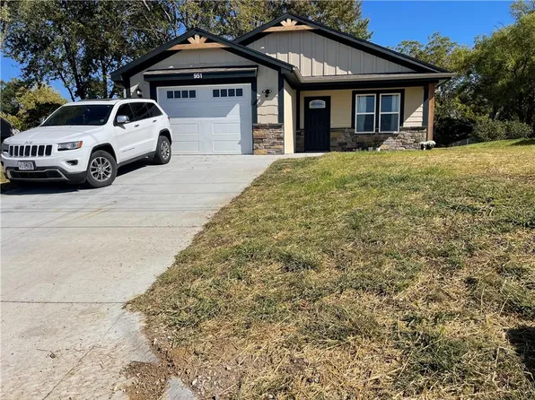 951 W Dryden St, Odessa, MO 64076