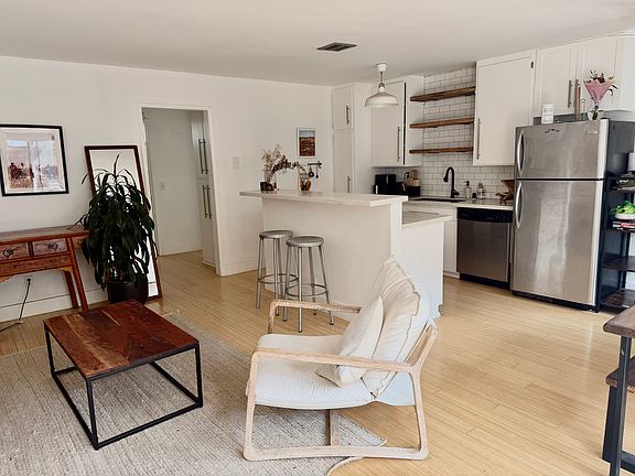 5th image of 12724 Caswell Ave APT 2