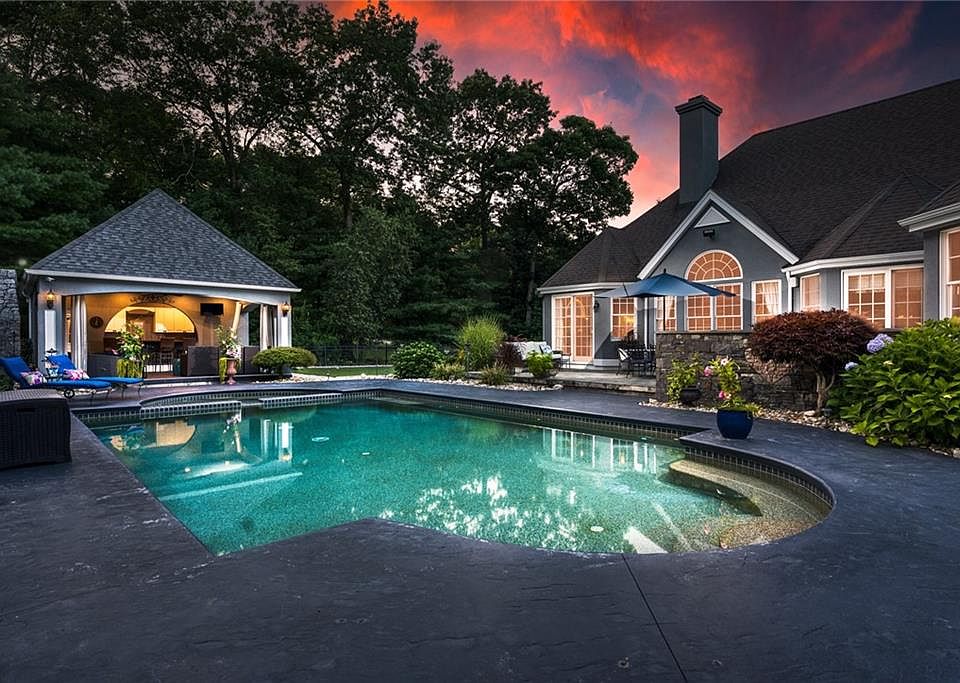 2nd image of 1 Lauren Ct