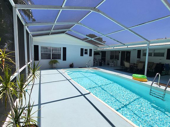 4th image of 2928 SE 27th Street