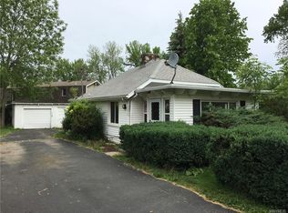 2414 Riverview Dr, Wilson, NY 14172