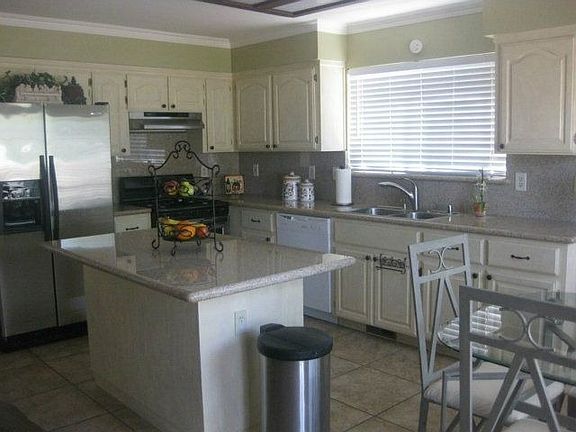 2nd image of 450 Bordeaux Pl