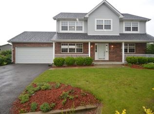 651 N Bridgeport Ter, Lindenhurst, IL 60046