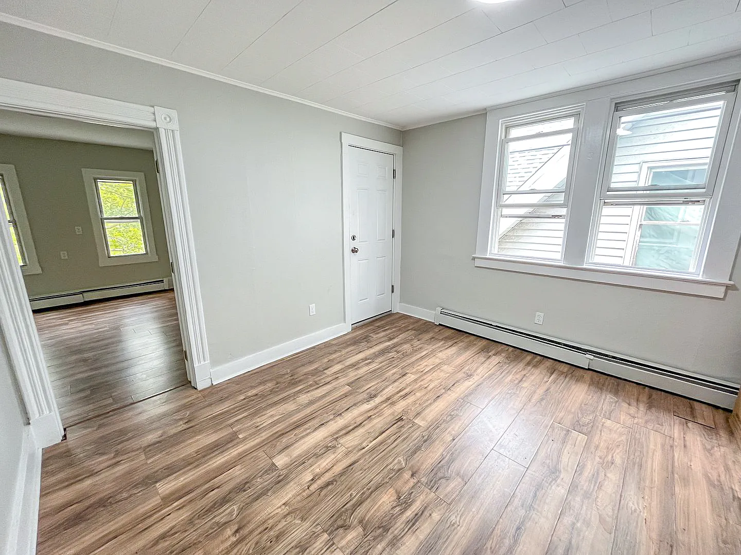 3 bed, 776 sqft, $1,950 — Photo 2