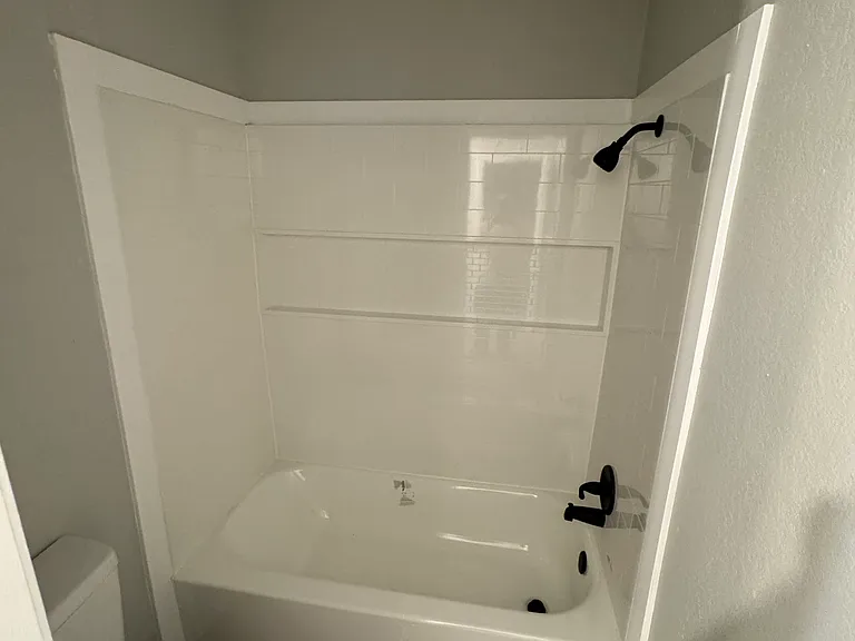 1033 N Narcissus Ave — Photo 9