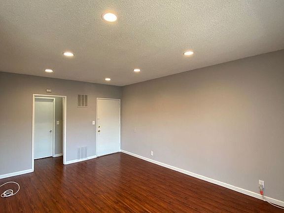 4th image of 1421 College View Dr APT 26