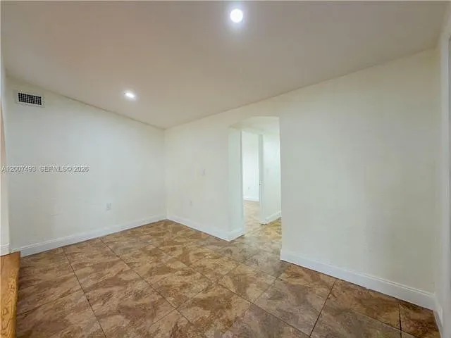 410 Pinecrest Dr — Photo 7