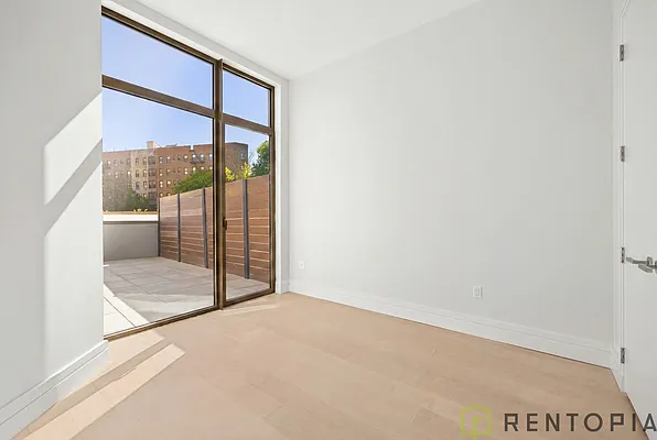 Living room, photo 2