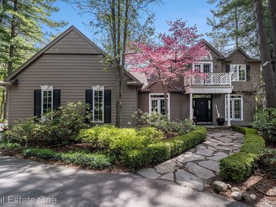 975 Pine Needle Trl, Rochester, MI, 48306
