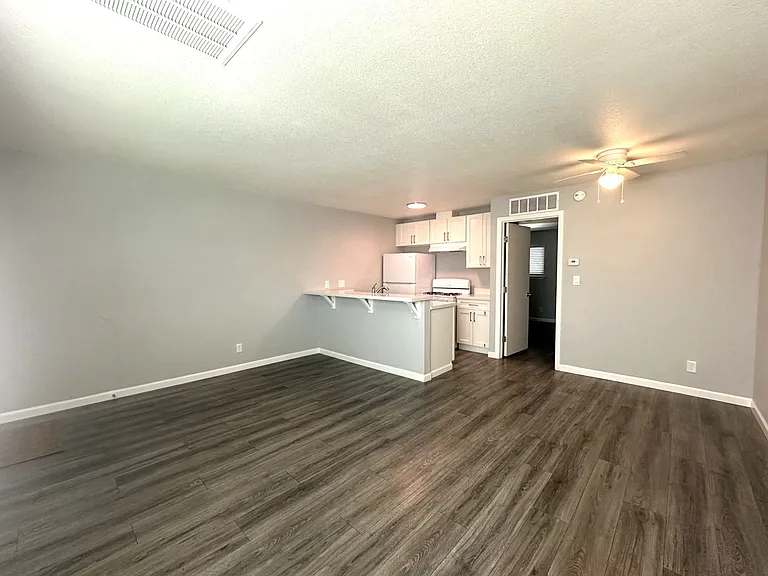 La Madera Apartments at 935 W. Swain Road — Photo 7