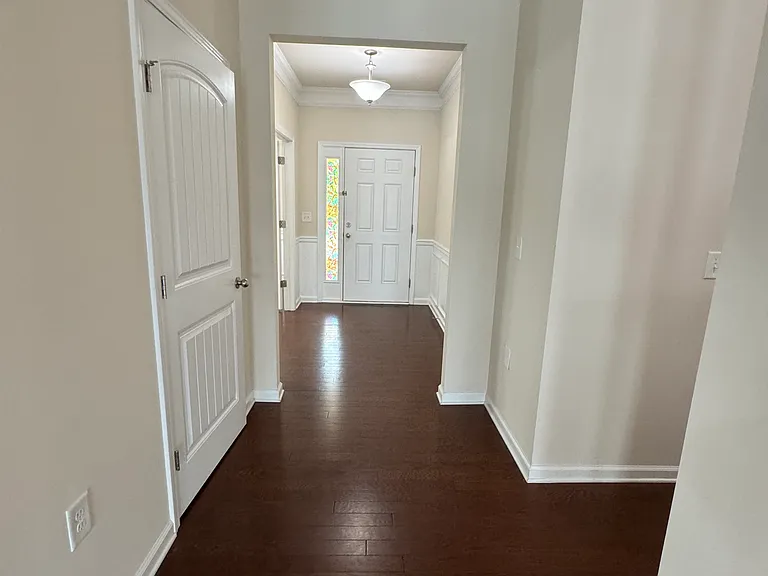 925 Lemster Ln — Photo 12