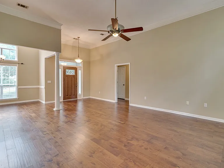 24 Dover Dr — Photo 2