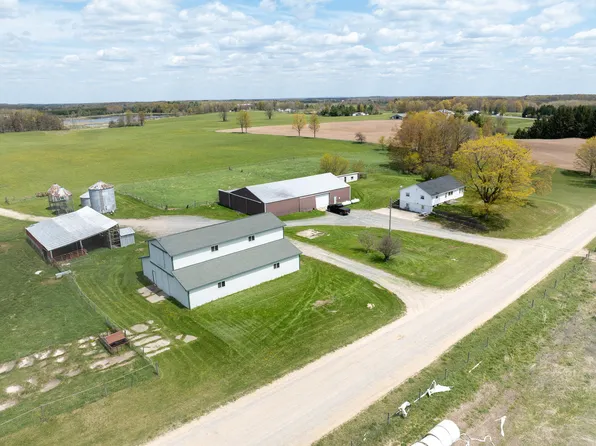 9670 E 96th St, Reed City, MI 49677