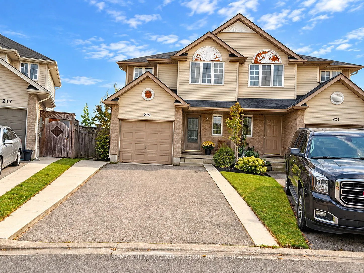 4 bed, $2,499 — Photo 1