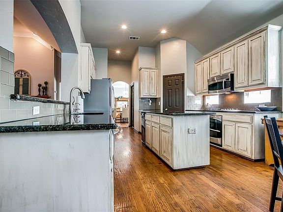 3rd image of 4801 Virginia Woods Dr