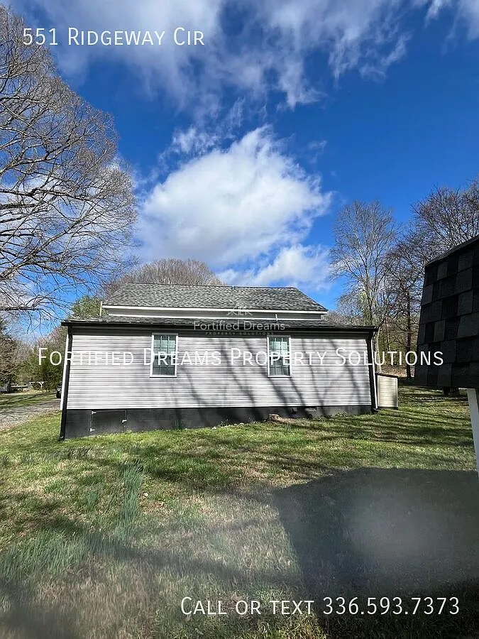 Furnished Mid-Term Home in Asheboro, 4BR/3BA, WiFi & All Utilities Included — Photo 4