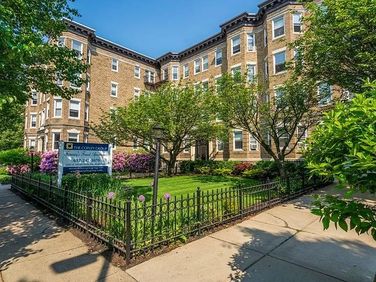 105-111 Queensberry St 105-111 Queensberry St