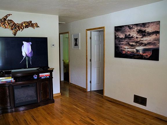 5th image of 1710 Woodland Ave
