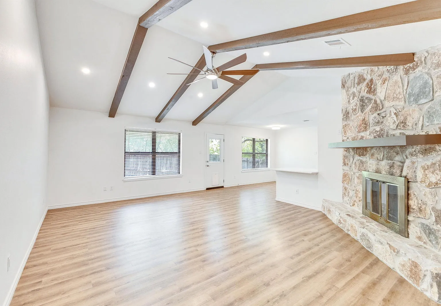 3 bed, 2.0 bath, 1651 sqft, $2,695 — Photo 1