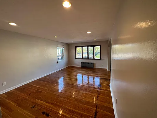 Rented by Capri Jet Realty Corp | media 19