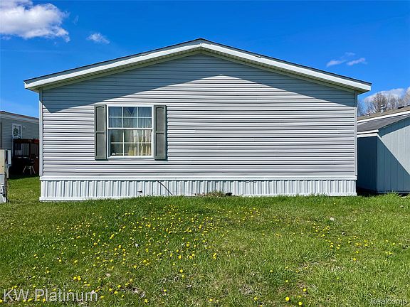 3rd image of 9691 Stoneypointe Dr