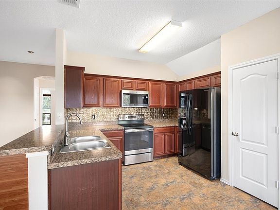 3rd image of 231 Cloudcroft Dr