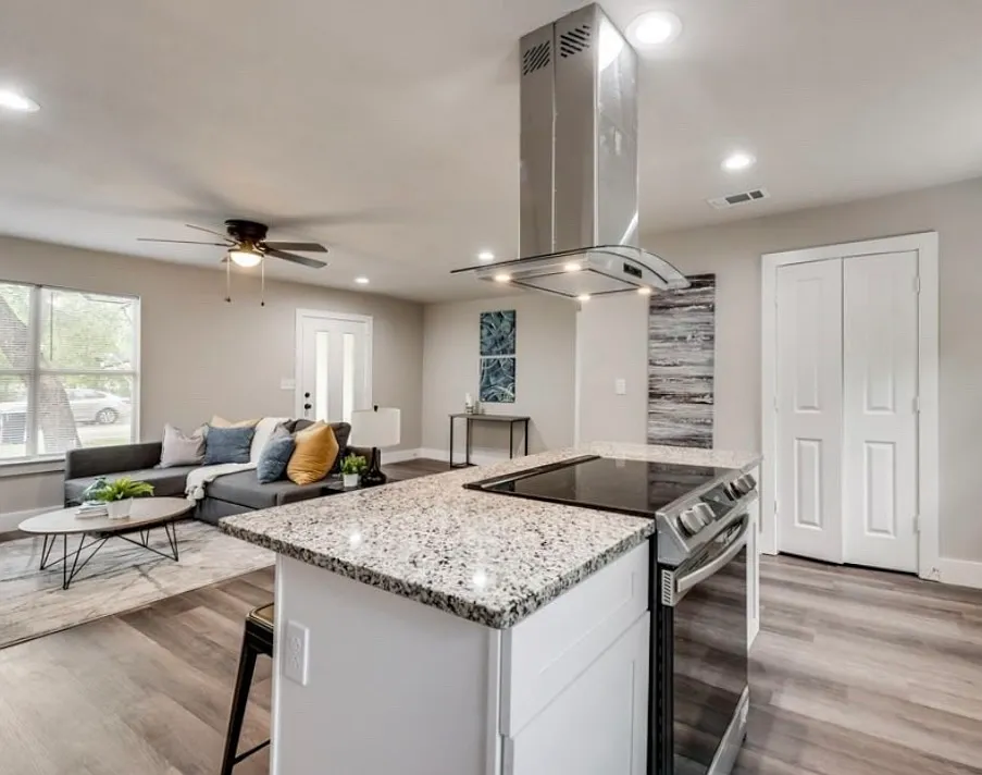 3 bed, 1144 sqft, $2,000 — Photo 2