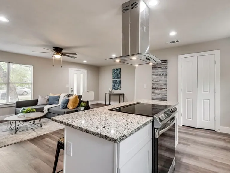 1215 Fannin St — Photo 2