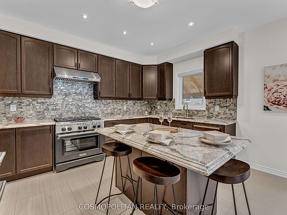4th image of 10 Loomis Rd
