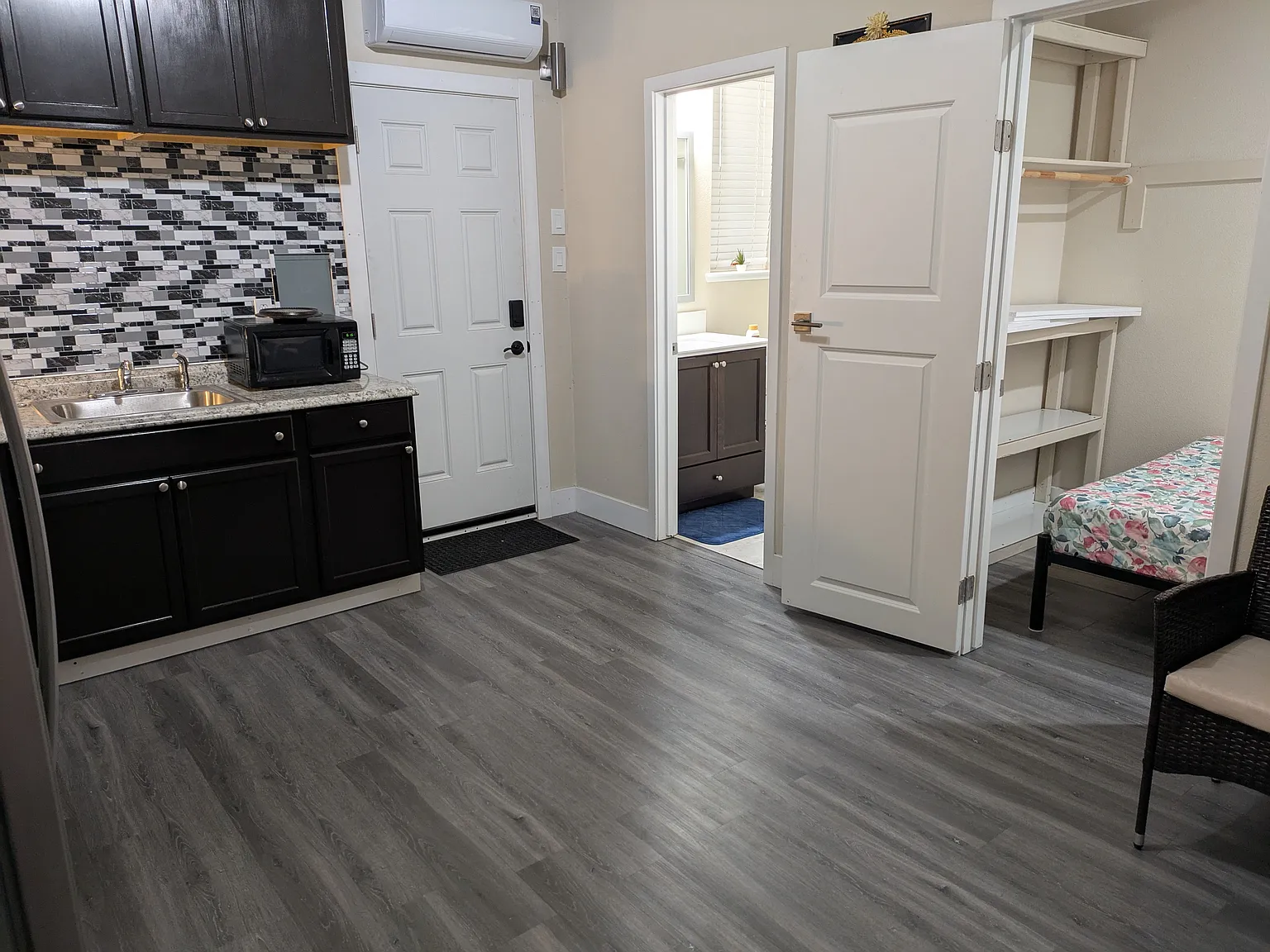 1 bed, 450 sqft, $1,295 — Photo 3