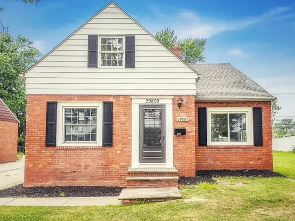 29809 Lake Shore Blvd, Willowick, OH 44095