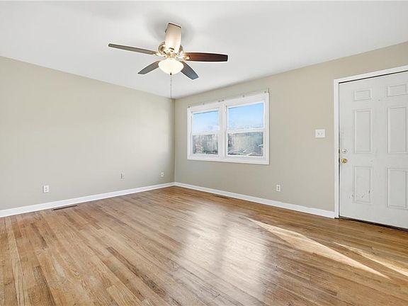 5th image of 213 Kingwood Dr