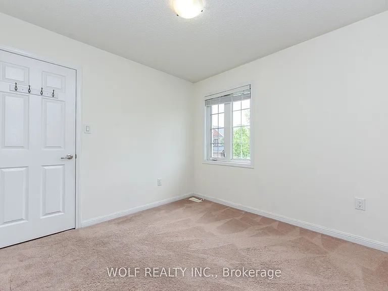449 Tyrone Cres — Photo 23