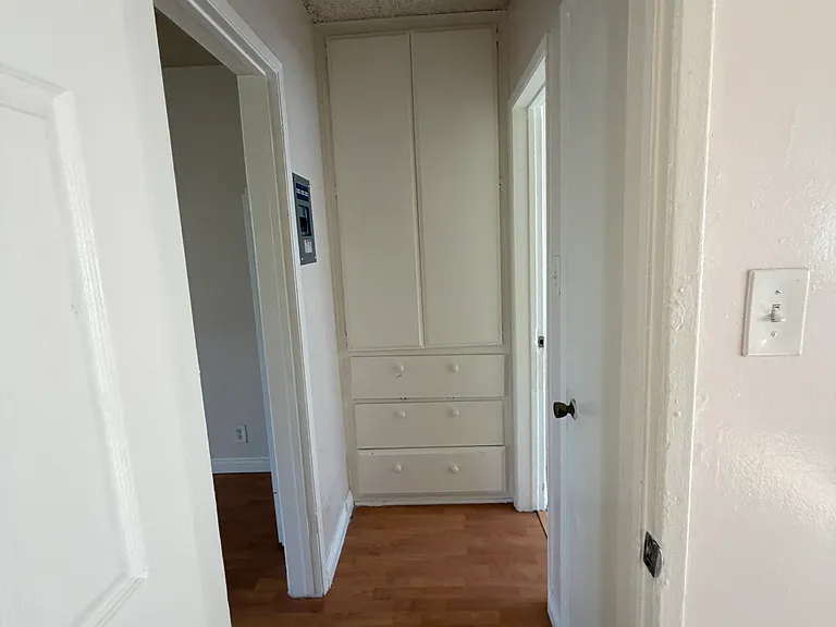1020 E 12th St #6 — Photo 6