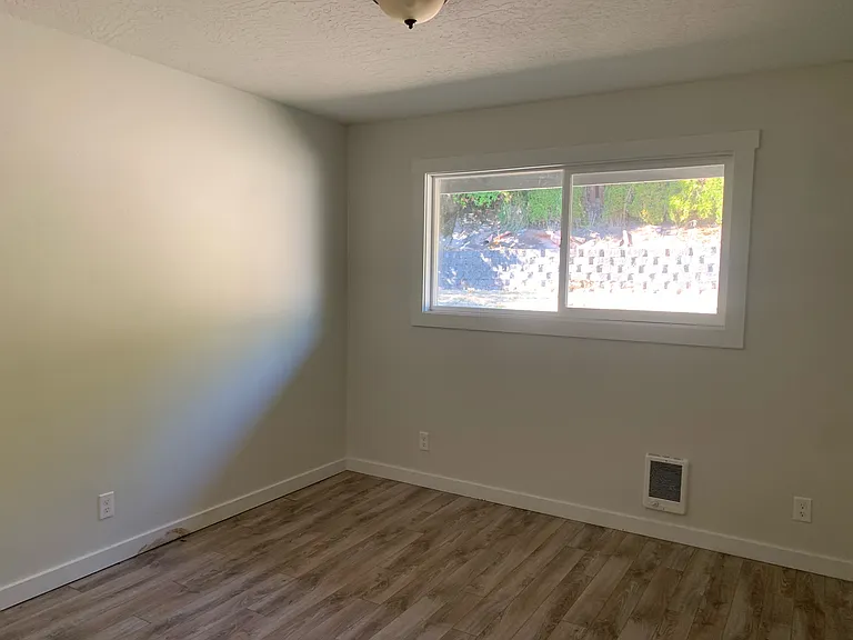 2409 Burcham St — Photo 9