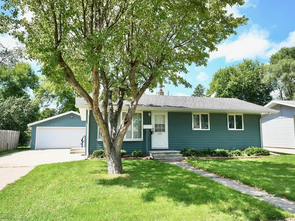 1121-15 1/2 St N, Moorhead, MN 56560