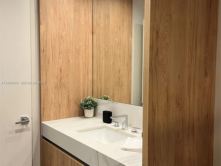 11 NE 6th 1006 Miami #1006 — Photo 6