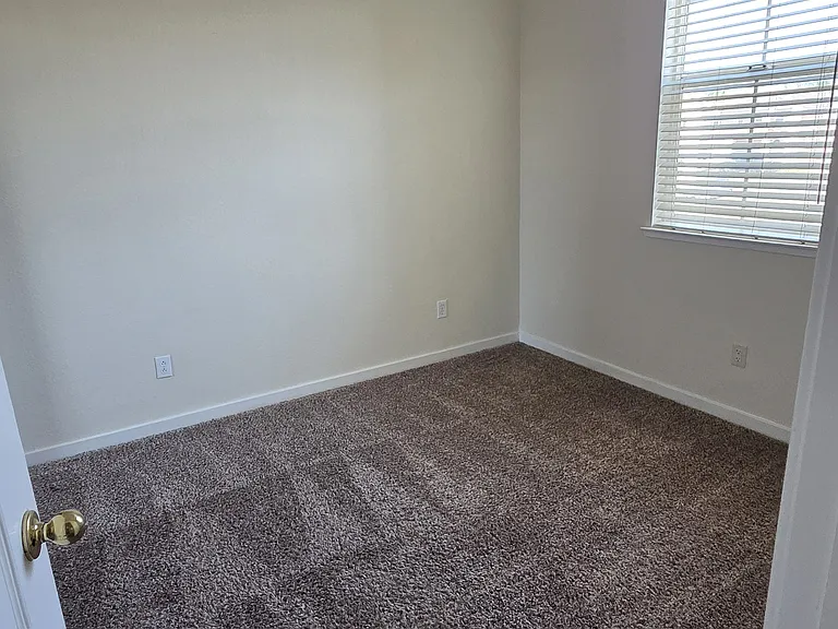 1350 Belmont Dr — Photo 19