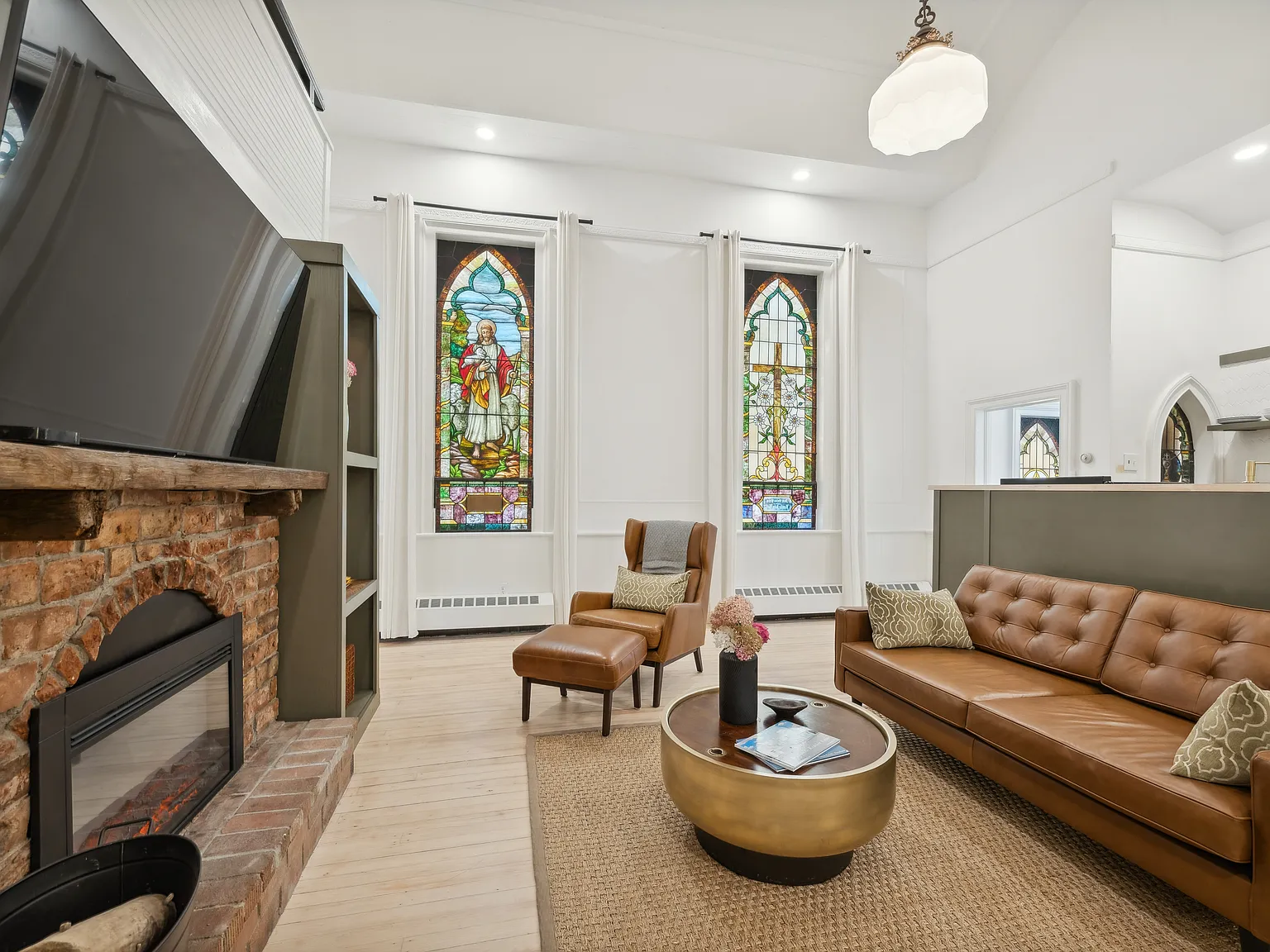 Completely Renovated One Of A Kind Historic Building — Photo 4