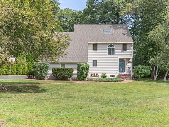 3rd image of 21 Virginia Ln