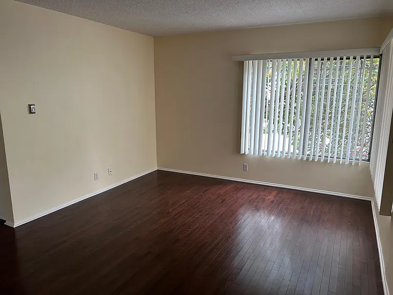 N Ogden Dr — Photo 9