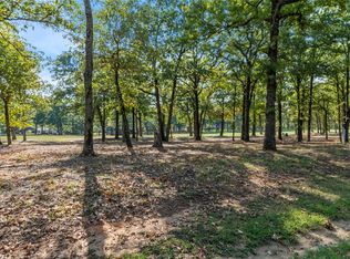 221 Colonial Dr, Mabank, TX 75156