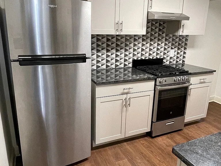 833 Grand Apartments — Photo 47
