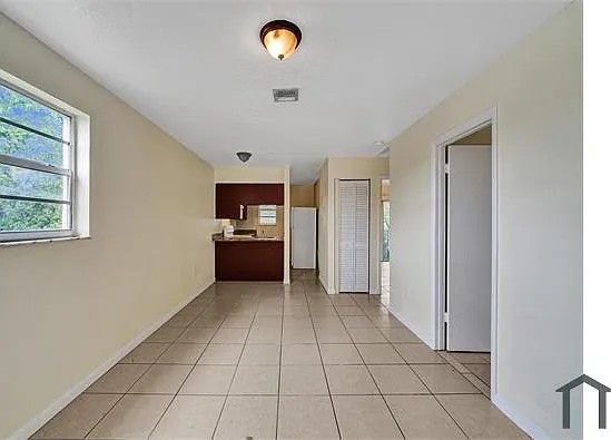 1101 W Prospect Rd — Photo 3