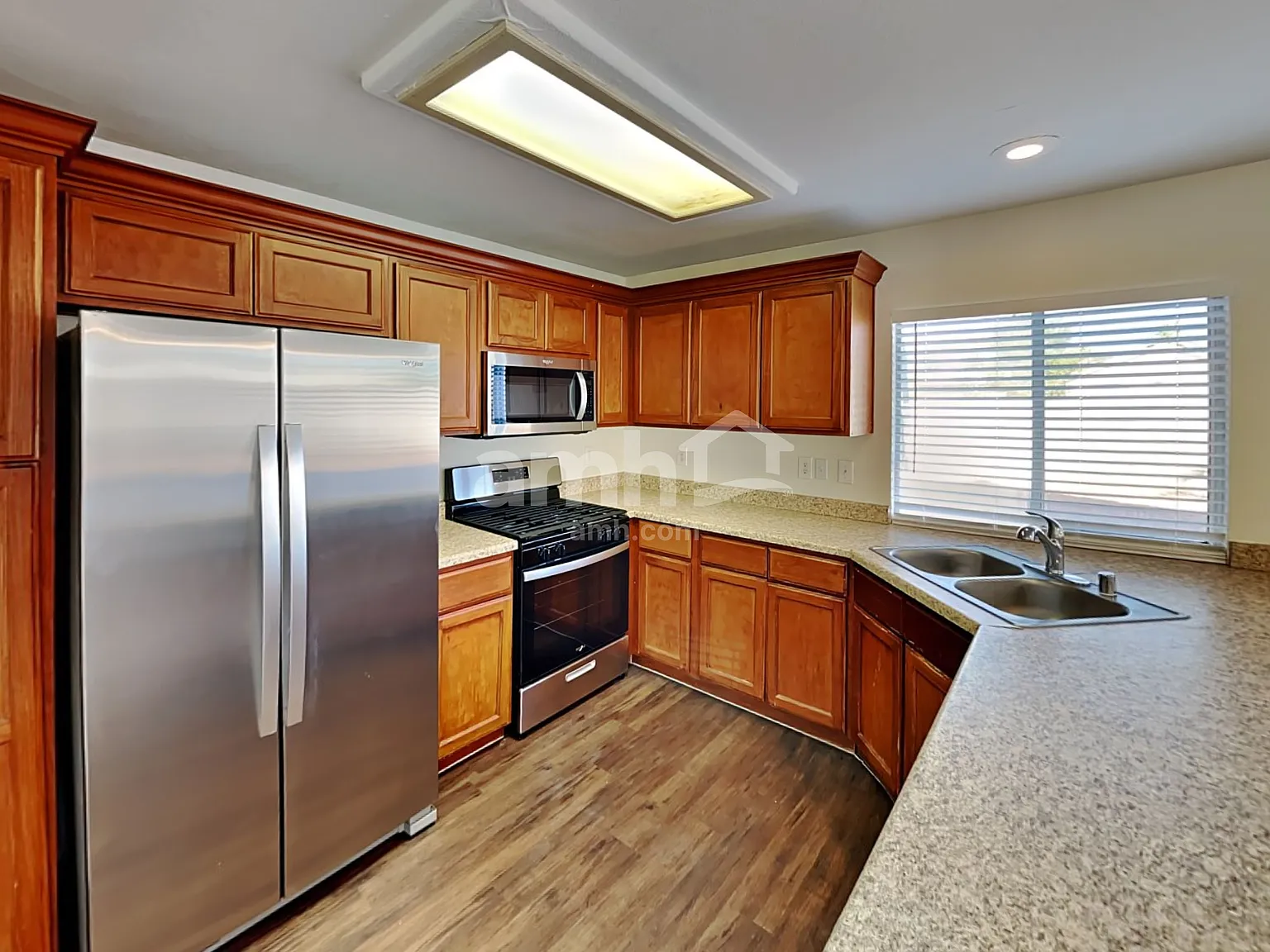 3 bed, 2.5 bath, 1527 sqft, $2,170 — Photo 3
