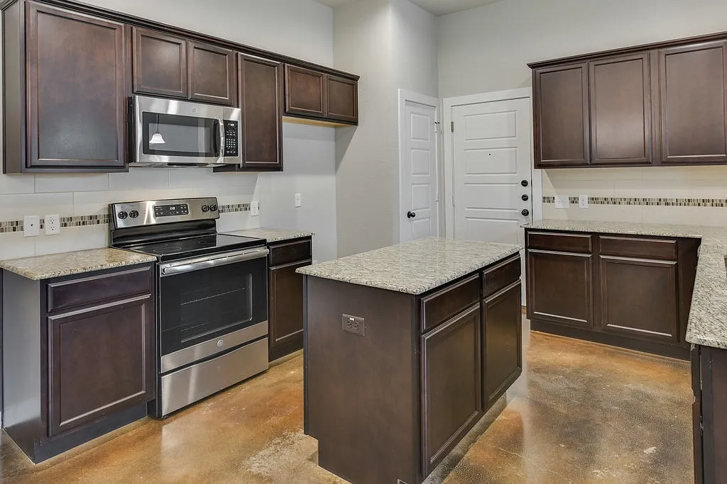 Luxury 3 Bedroom Duplex Located In Midlothian, Texas! — Photo 4